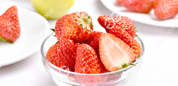 How To Clean The Strawberries Correctly And Naturally?